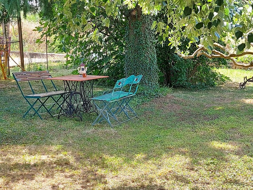 Garden, Dining area