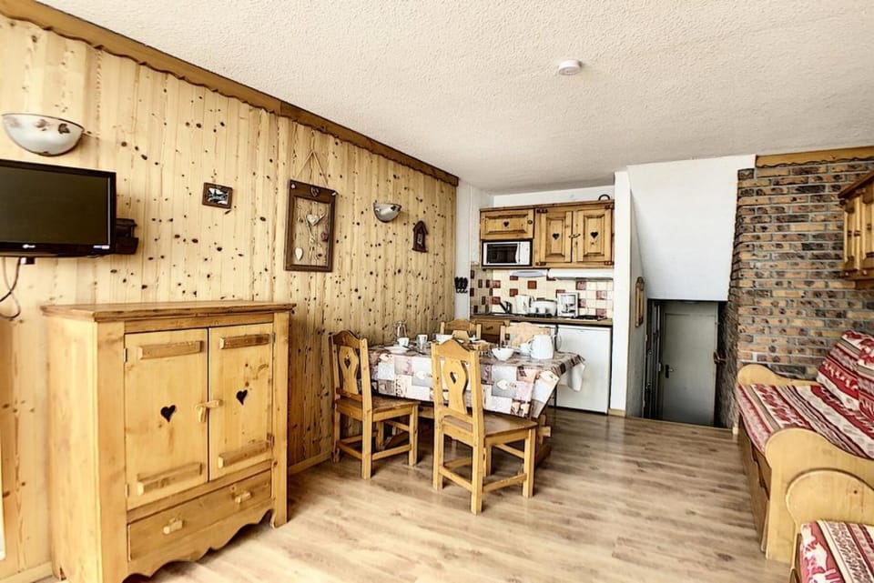 Résidence Evons - Studio lumineux · Départ et retour ski aux pieds · Balcon MAE-1394 Apartment in Les Allues