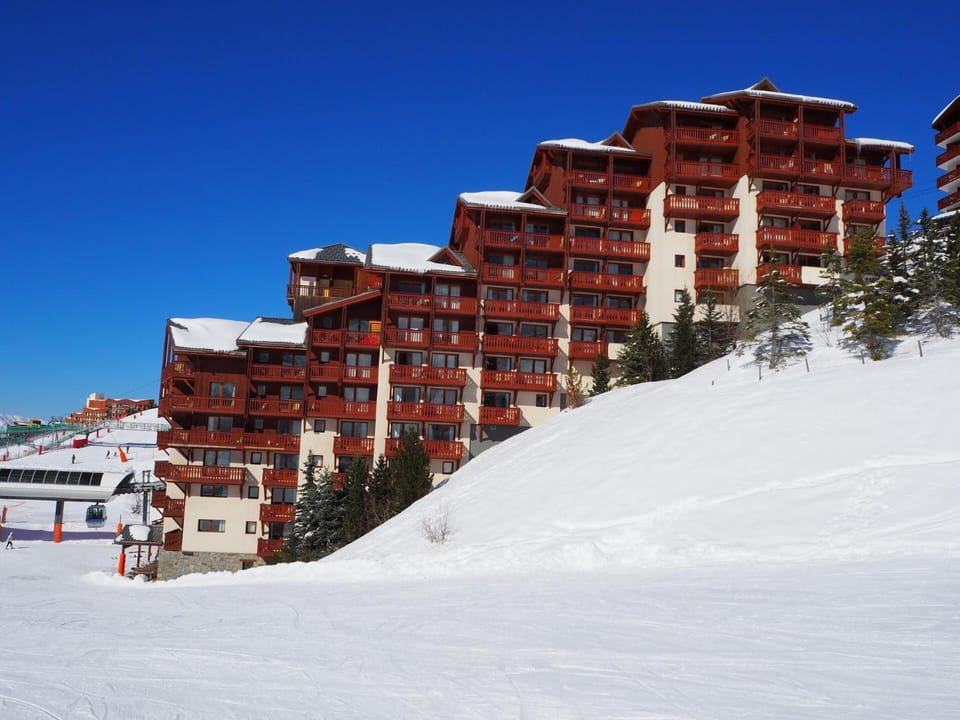 Résidence Valmonts A - Appartement classique · Départ ski aux pieds · Balcon MAE-1554 Apartment in Les Allues