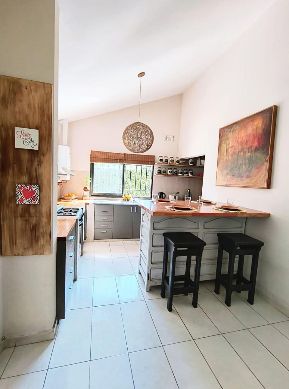 Kitchen or kitchenette, Dining area, minibar, oven