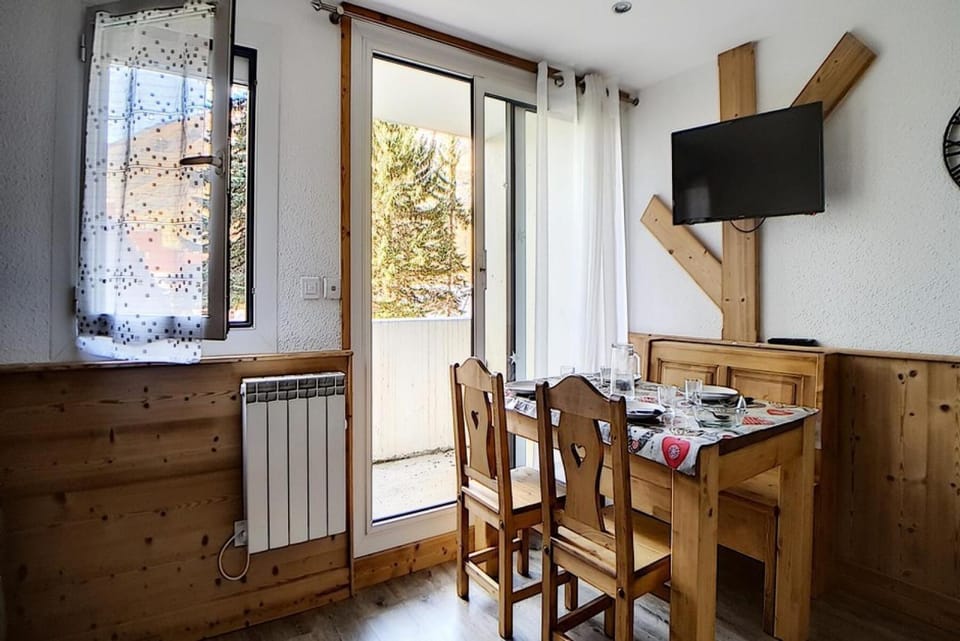 Résidence Gentianes - Studio rénové · Proche des pistes · Balcon MAE-1924 Apartment in Les Allues