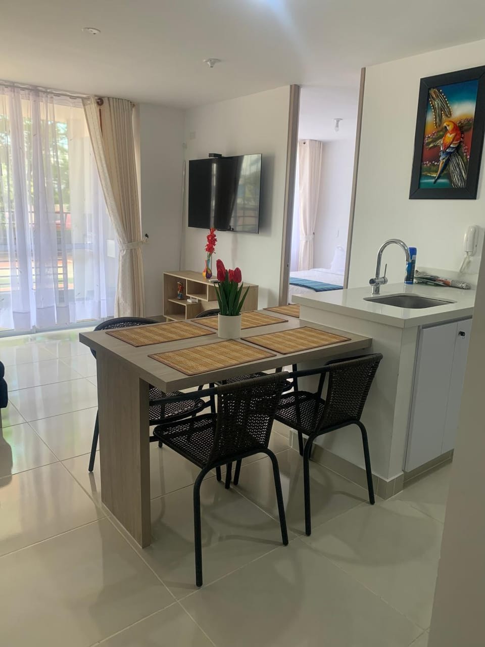 Dining area, minibar