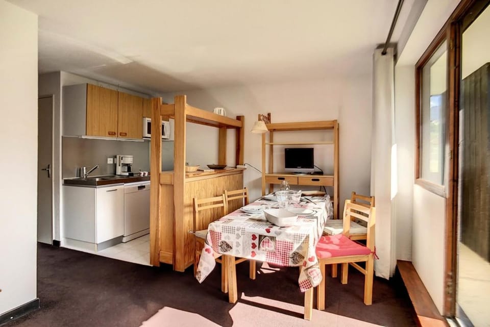 Résidence Sarvan - Appartement lumineux · Départ et retour skis aux pieds · Balcon MAE-2494 Apartment in Les Allues