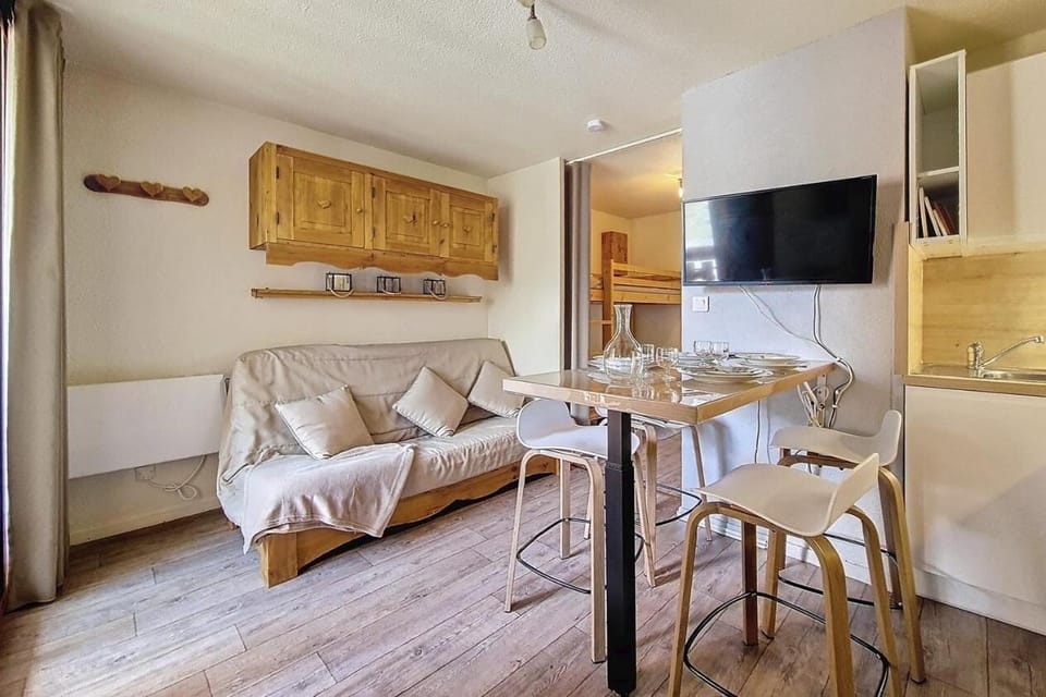 Résidence Ski Soleil - Appartement standard · Départ ski aux pieds · Balcon MAE-2684 Apartment in Les Allues