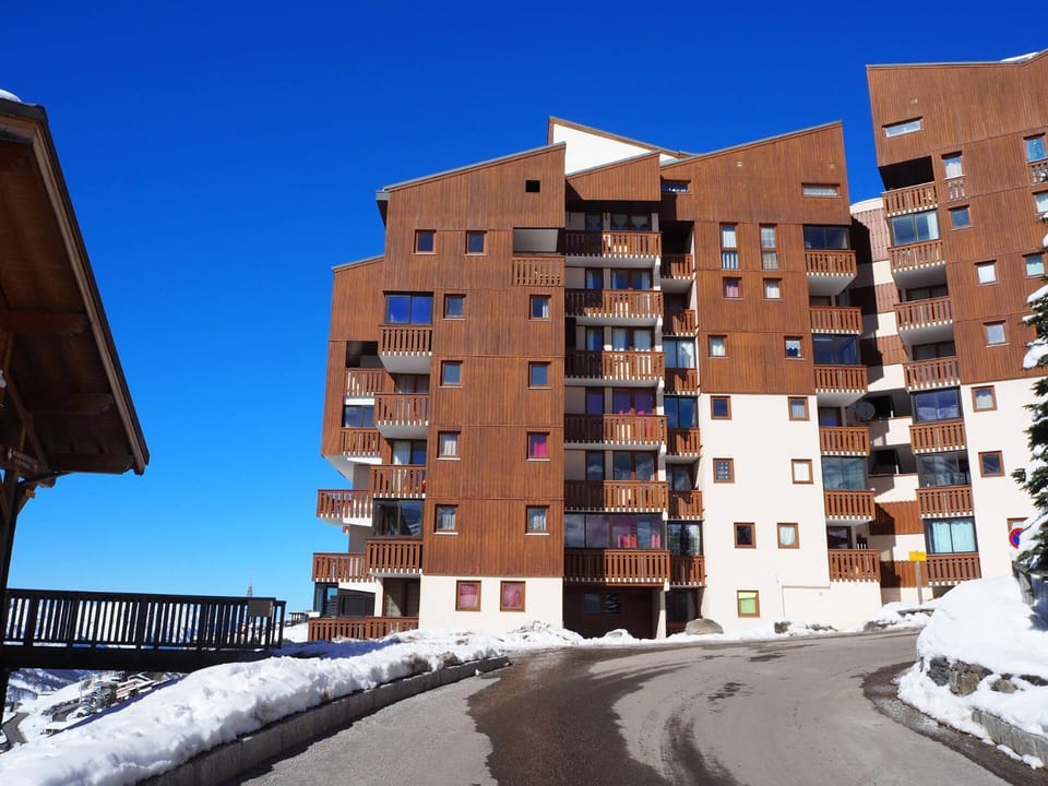 Résidence Ski Soleil - Appartement standard · Départ ski aux pieds · Balcon MAE-2684 Apartment in Les Allues
