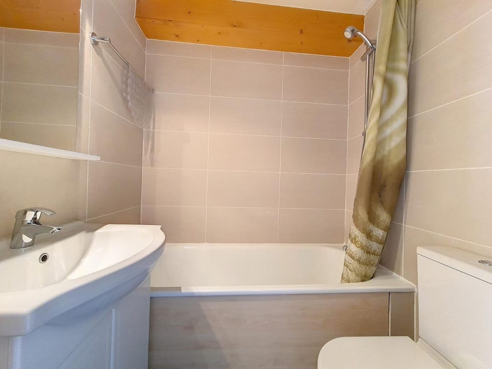 Résidence Caron - Studio lumineux · Départ et retour skis aux pieds · Balcon MAE-2734 Apartment in Les Allues