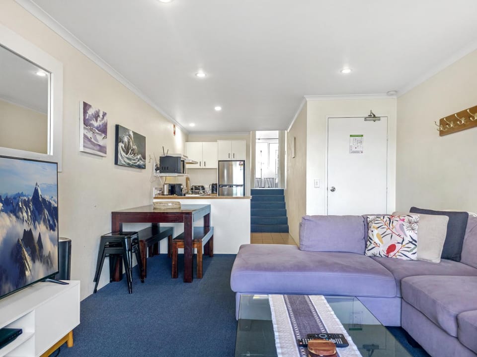 Cascades 15 - Amazing Lake Views l Spa Bath l Split Level Apt l Central Location l Wi-Fi - By HappyHosts Apartment in Jindabyne