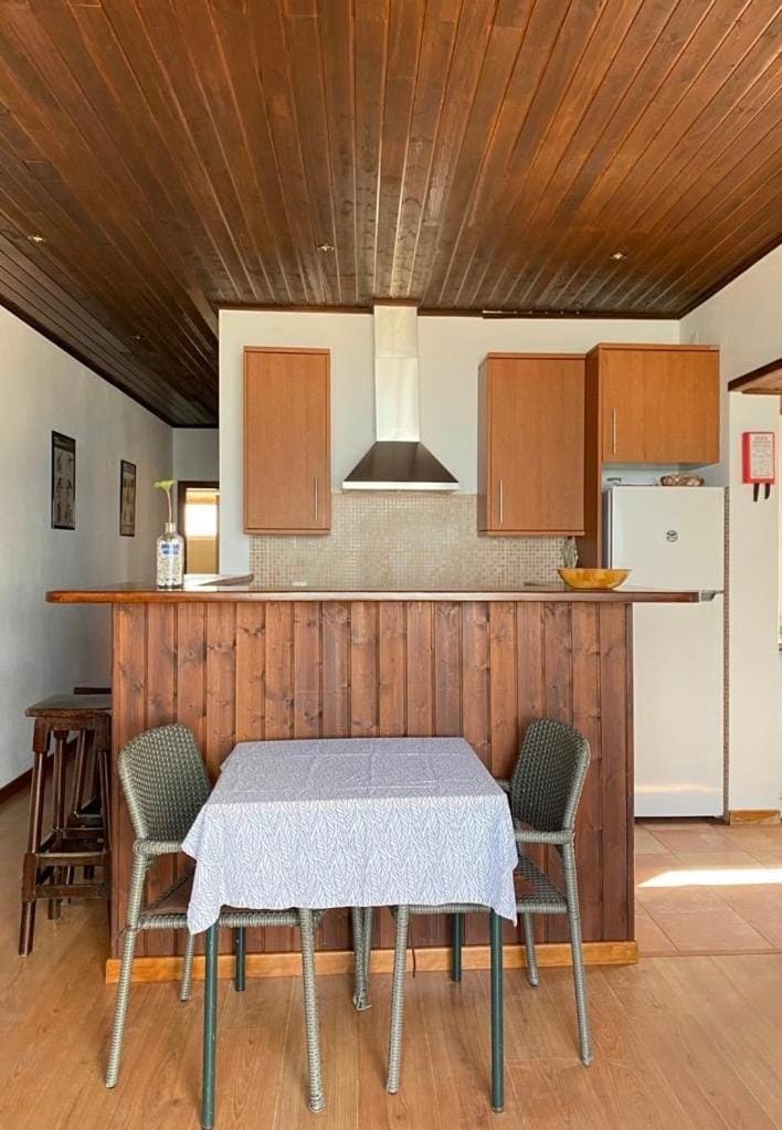 Kitchen or kitchenette, Seating area, Dining area