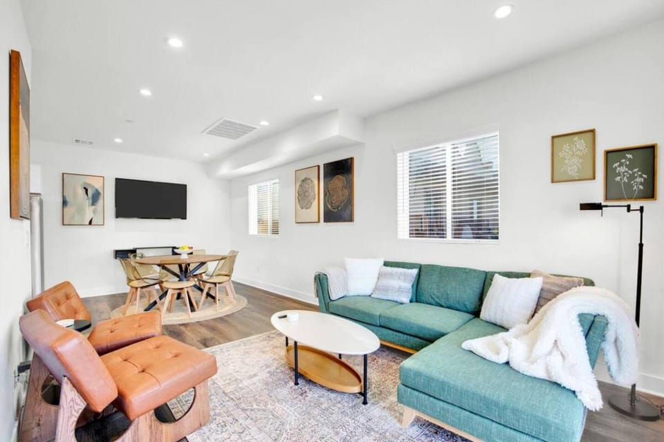 Fresh & New Downtown LA Condo! House in Echo Park