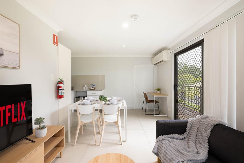 TV and multimedia, Living room, Dining area, air conditioner