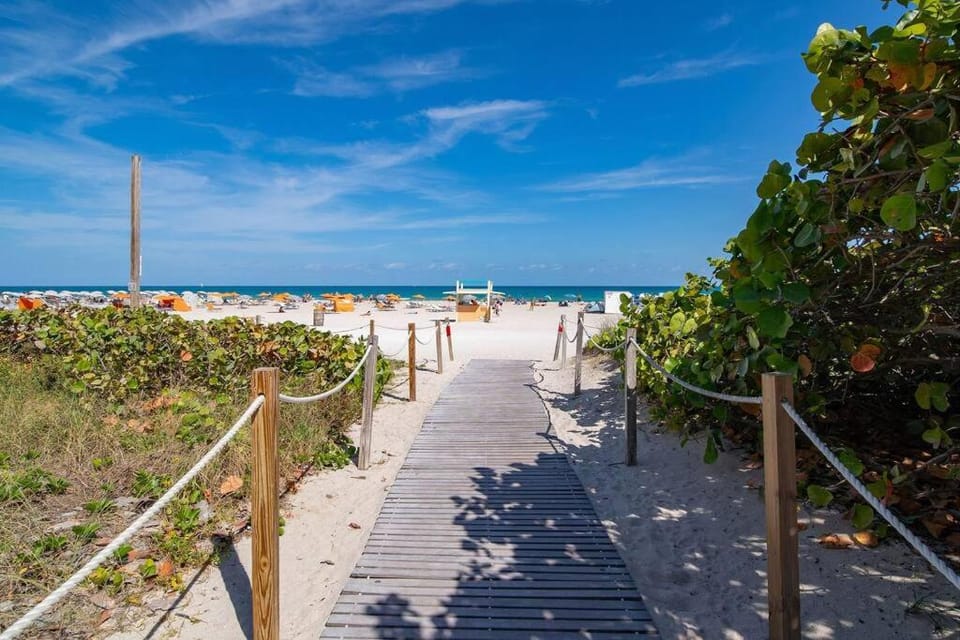 Escape 2 Beach, Ocean Dr Deco Apt with 2 Queen beds Apartment in Flamingo Lummus