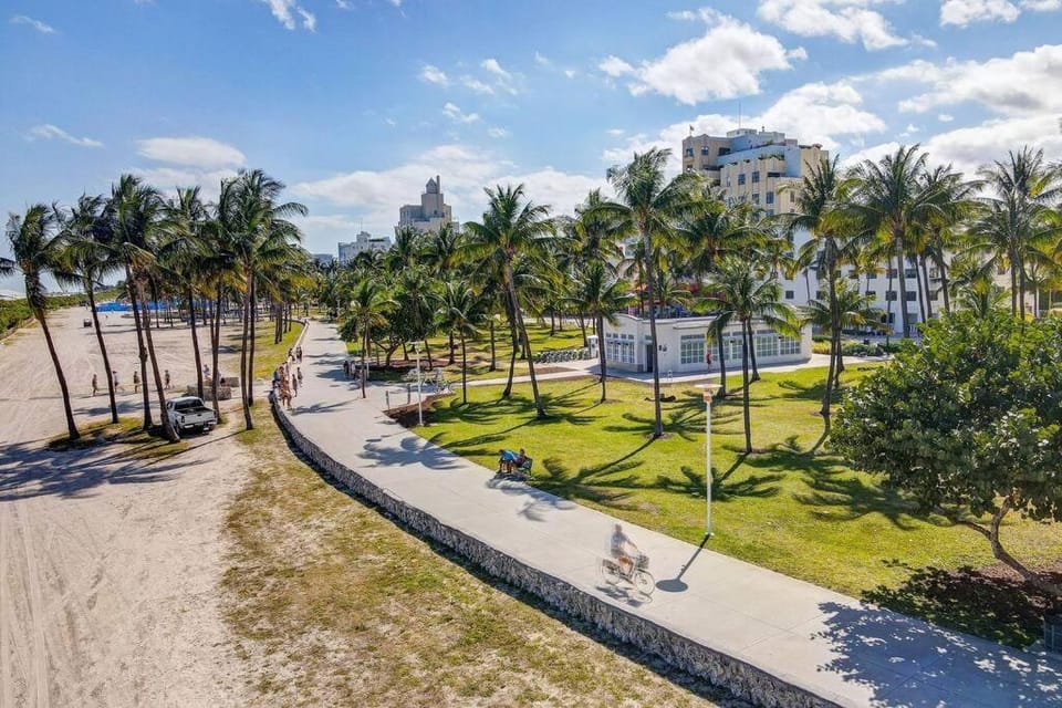 Easy Ocean Dr Beach, 2 Queenbeds Apartment in Flamingo Lummus