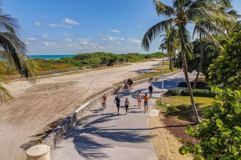 Easy Ocean Dr Beach, 2 Queenbeds Apartment in Flamingo Lummus