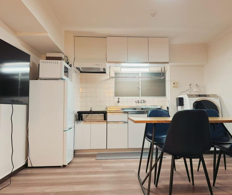Kitchen or kitchenette, Dining area, stove