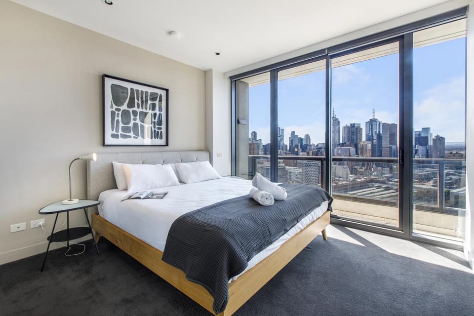 Bed, View (from property/room), Bedroom, City view