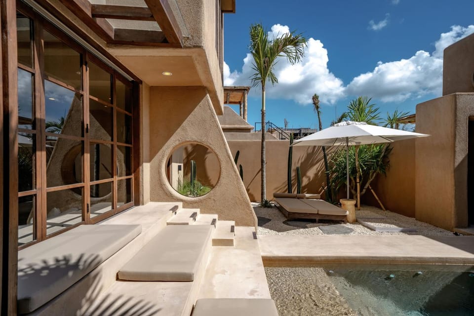 Pool view, Swimming pool, sunbed