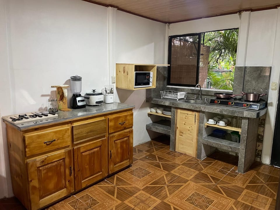 Casa Santíco a 350m del centro y 5 mins del mar House in Puerto Viejo Talamanca