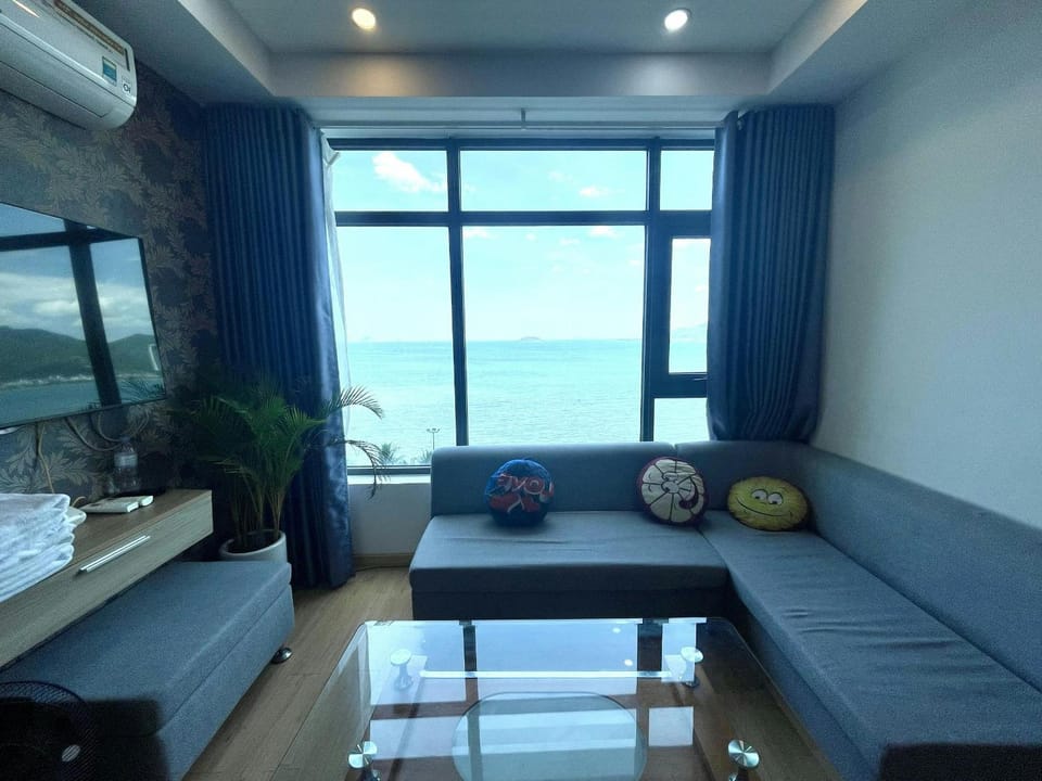 Natural landscape, TV and multimedia, Living room, Seating area, Sea view, air conditioner
