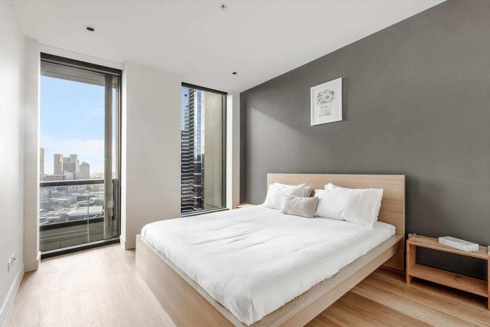 Bed, View (from property/room), Bedroom, City view