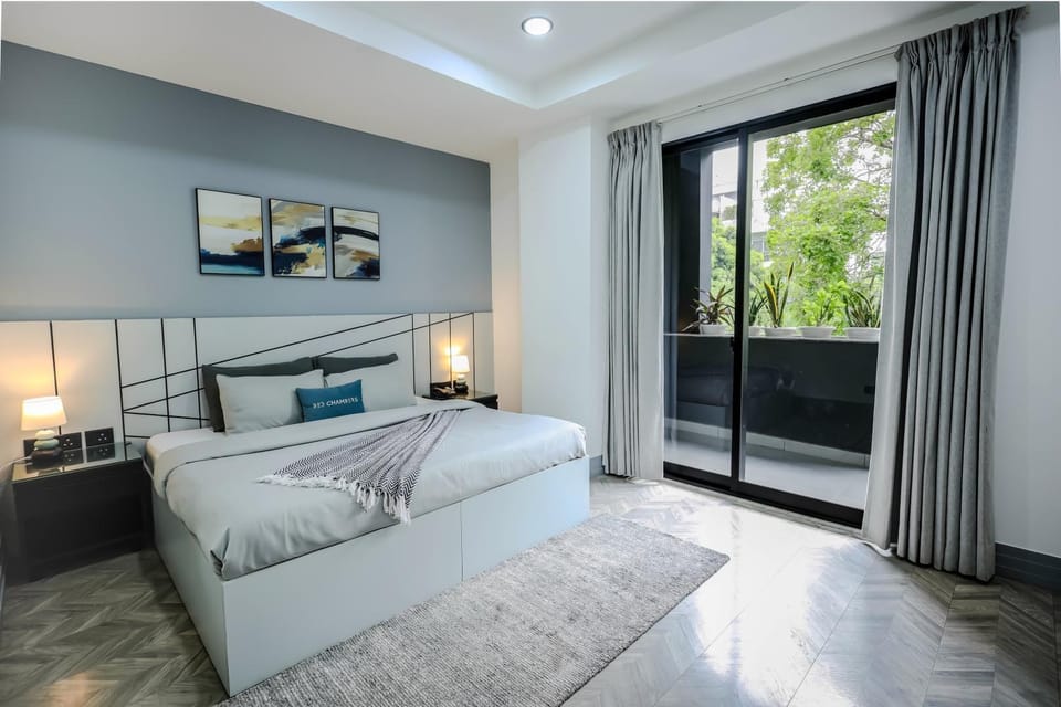 Bed, Living room, Photo of the whole room, Seating area, Bedroom