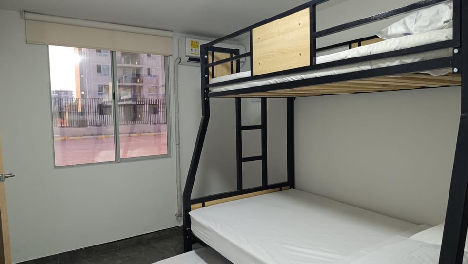 Bedroom, bunk bed