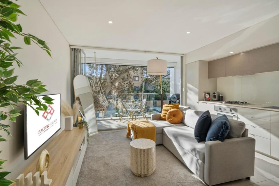 Stylish & Modern Beach Pad - Balcony AC BBQ Lift Apartment in Sydney
