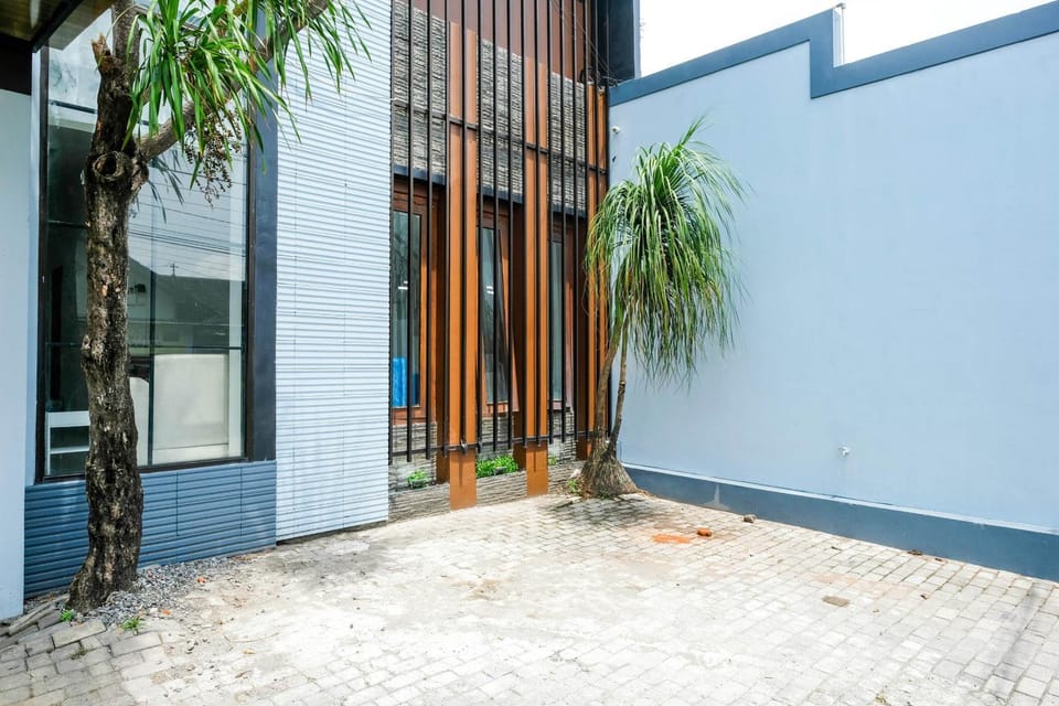 Facade/entrance