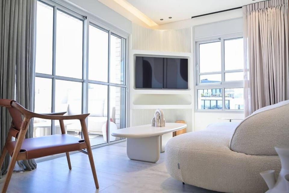 Designed and Bauhaus Rooftop 5 Stars Apartment in Tel Aviv-Yafo