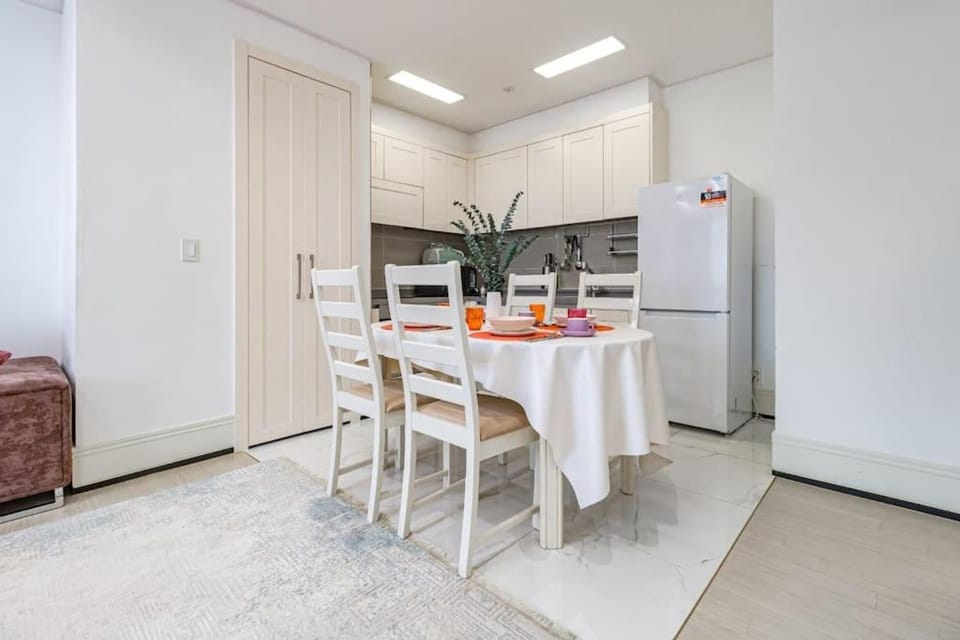 Современная рядом c Президентским парком и Пирамидой Apartment in Kazakhstan