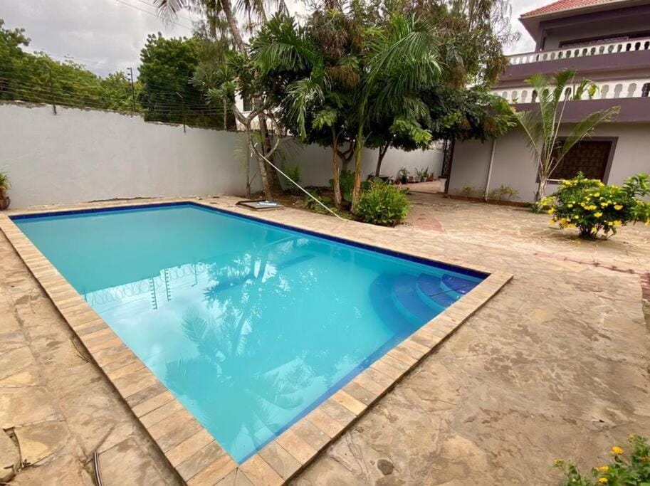 Carel Homes - Spacious 1BR with pool Apartment in Mombasa