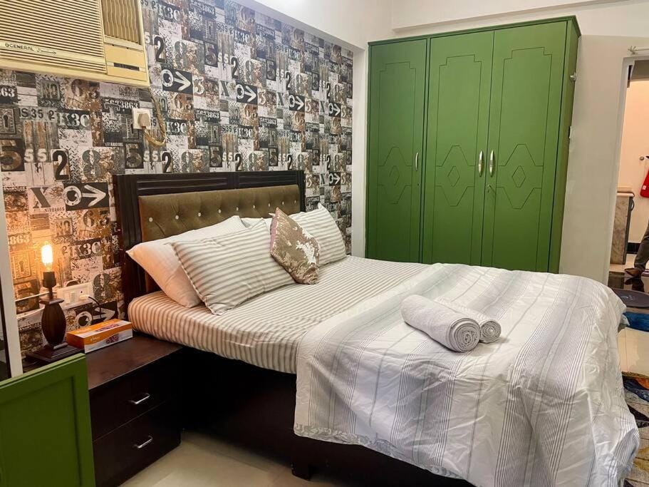Shubhlaxmi Studio Apartment with sit out - Linking rd Apartment in Mumbai