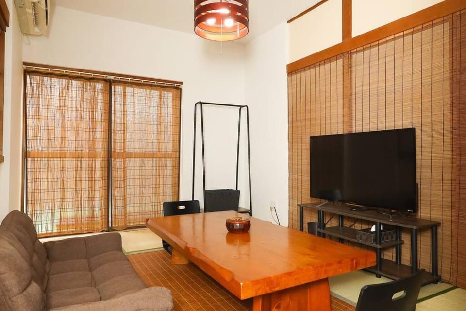 Communal lounge/ TV room, TV and multimedia, Living room, Seating area, Evening entertainment