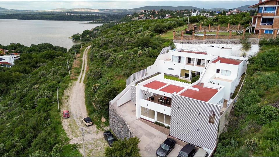 Bird's eye view, Lake view