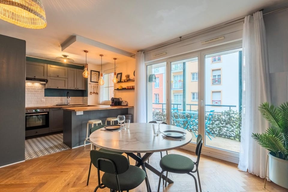 Bel appartement bien situé avec balcon et parking Apartment in Lille
