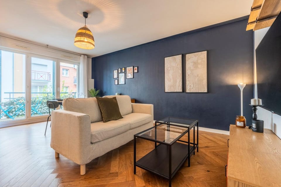 Bel appartement bien situé avec balcon et parking Apartment in Lille