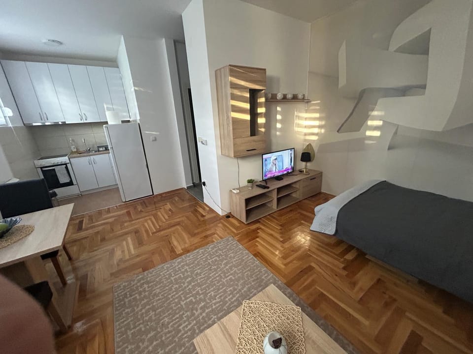 Bed, TV and multimedia, Kitchen or kitchenette