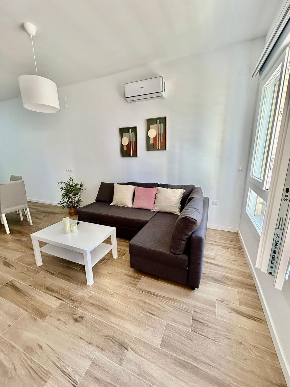 Living room, Seating area, Dining area, air conditioner