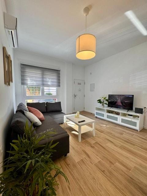 Communal lounge/ TV room, TV and multimedia, Living room, Seating area