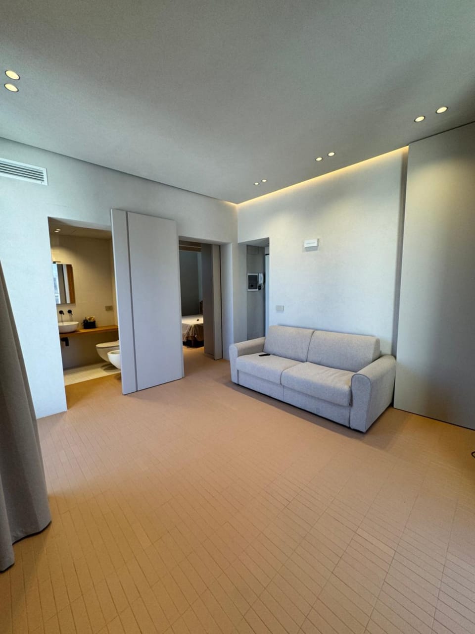 Communal lounge/ TV room, Bathroom, TV and multimedia, Living room, Photo of the whole room