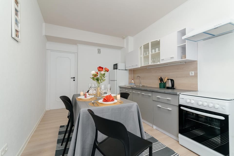 Kitchen or kitchenette, Dining area, oven, stove