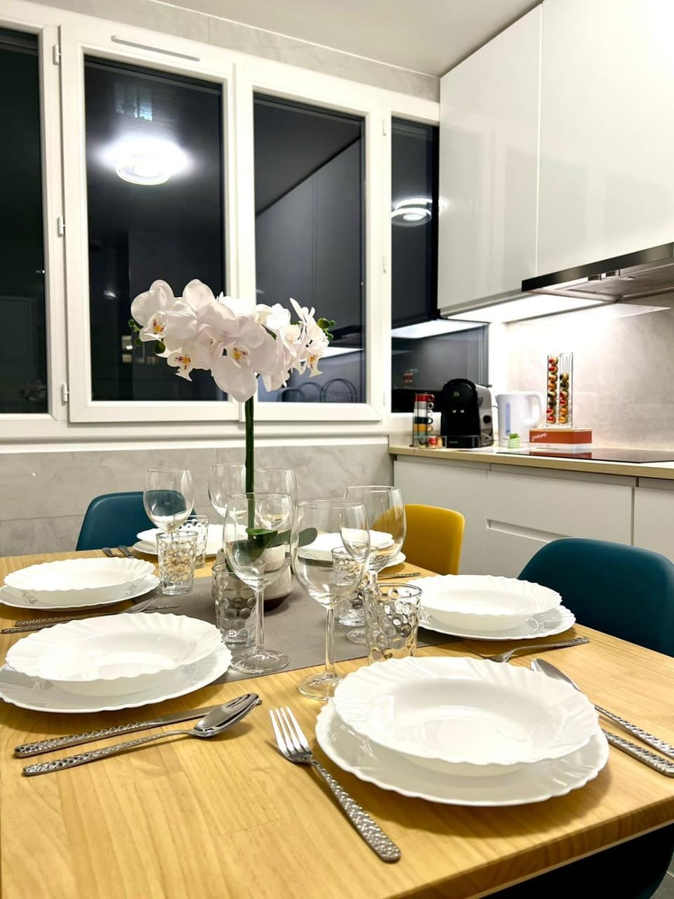 Kitchen or kitchenette, Seating area, Dining area, Communal kitchen