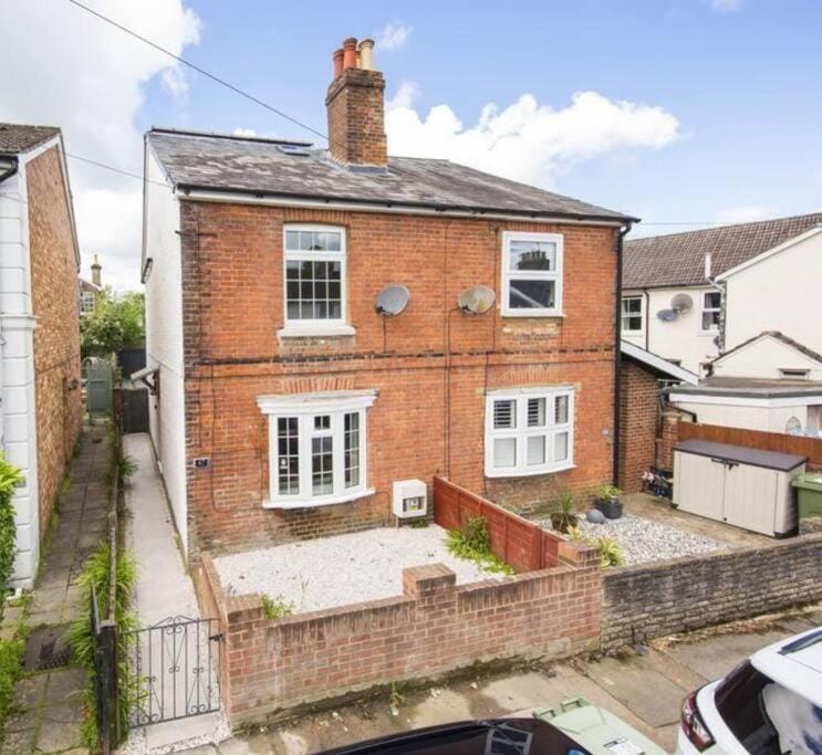 Luxury 3 Bed House in Central Tunbridge Wells Sleeps 10 Apartment in Royal Tunbridge Wells