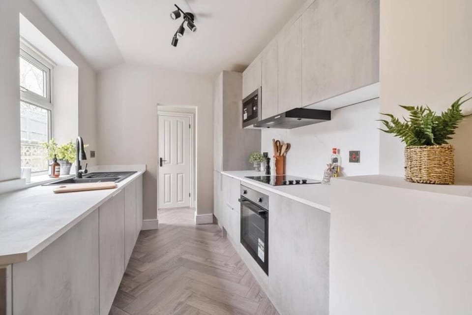 Luxury 3 Bed House in Central Tunbridge Wells Sleeps 10 Apartment in Royal Tunbridge Wells