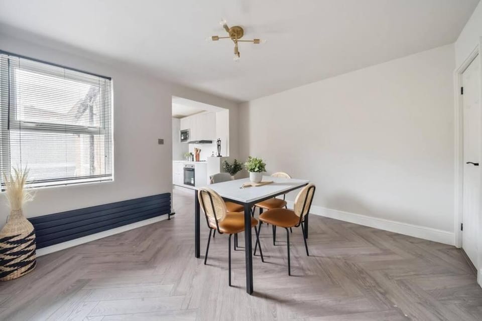 Luxury 3 Bed House in Central Tunbridge Wells Sleeps 10 Apartment in Royal Tunbridge Wells