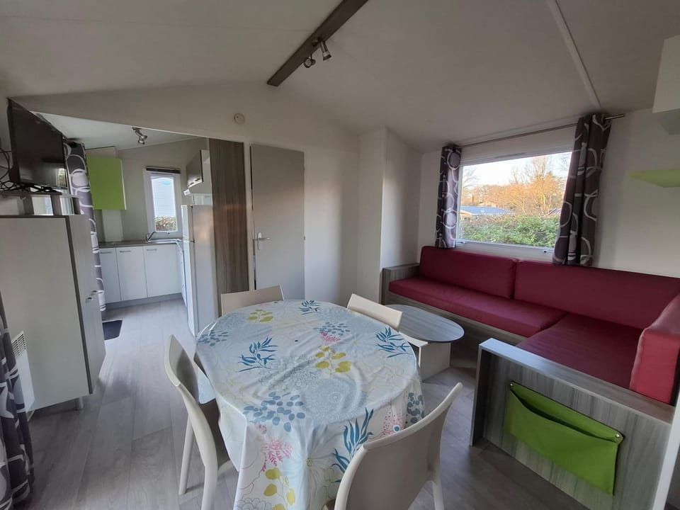 Camping L'AMBOIS Campground/ 
RV Resort in Pays de la Loire