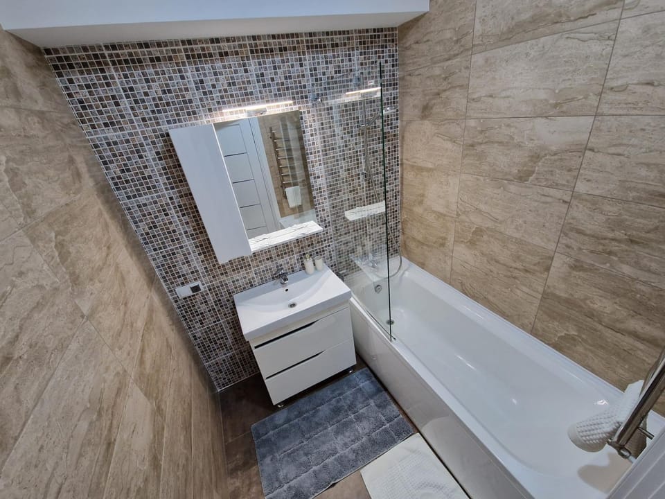 Bathroom, Bath