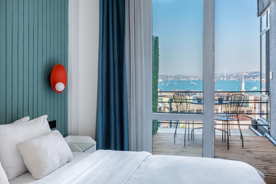 Bed, Balcony/Terrace, Bedroom, wardrobe