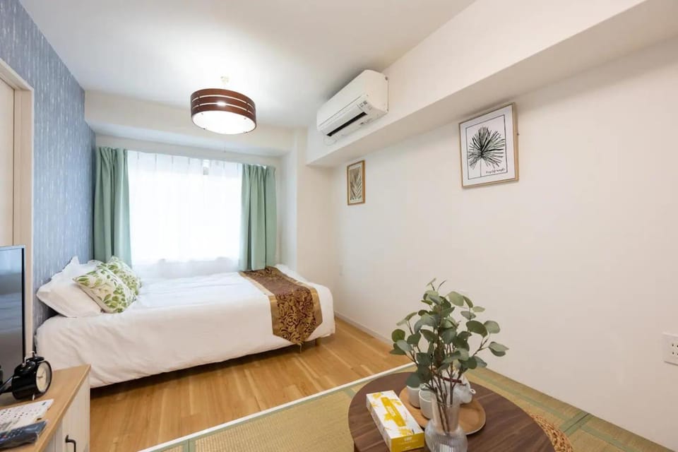 Bed, TV and multimedia, Photo of the whole room, Seating area, Bedroom, air conditioner