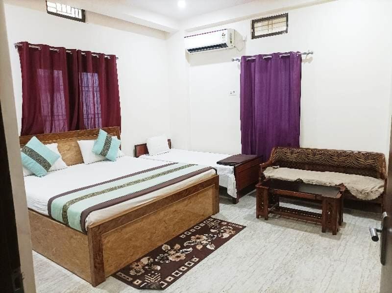 Photo of the whole room, air conditioner