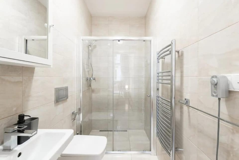 Metropolitan Prague Apt with Amenities Apartment in Prague